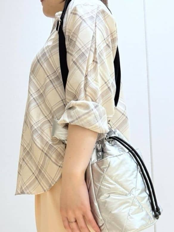 Rikoさんの「INDIVI｜【褒められパンツ／高ストレッチ】タックテーパードパンツ」を使ったコーディネート