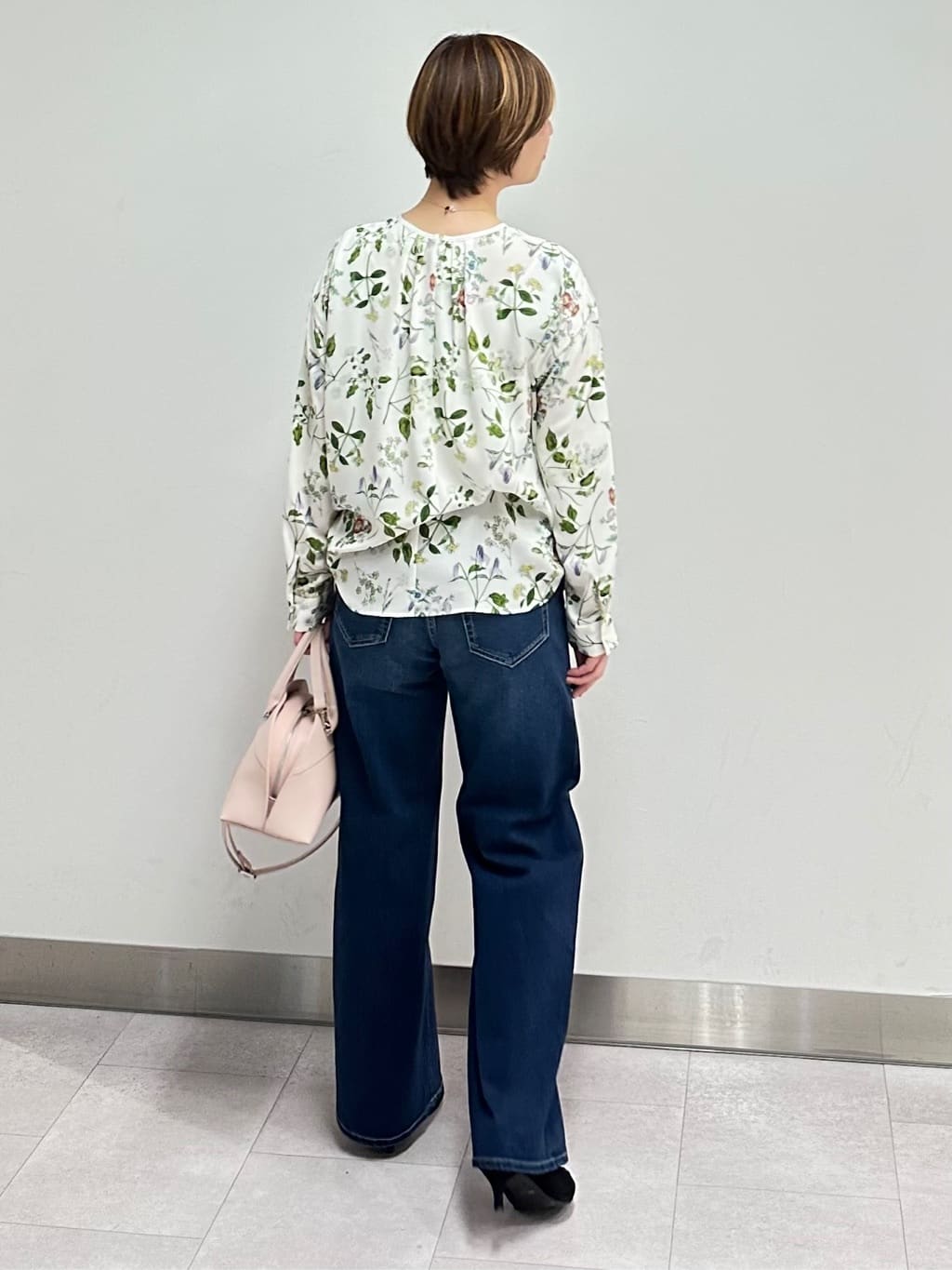 みなこさんの「UNTITLED｜【花柄/洗える】ボタニカルブラウス」を使ったコーディネート