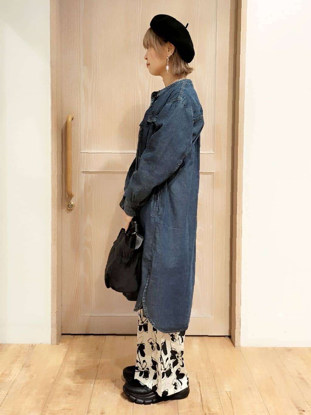 YUKIさんの「SHOO･LA･RUE｜【ライトオンスデニム/S-LL/体型カバー】首元すっきり ワンピにもなるロングデニムシャツ」を使ったコーディネート