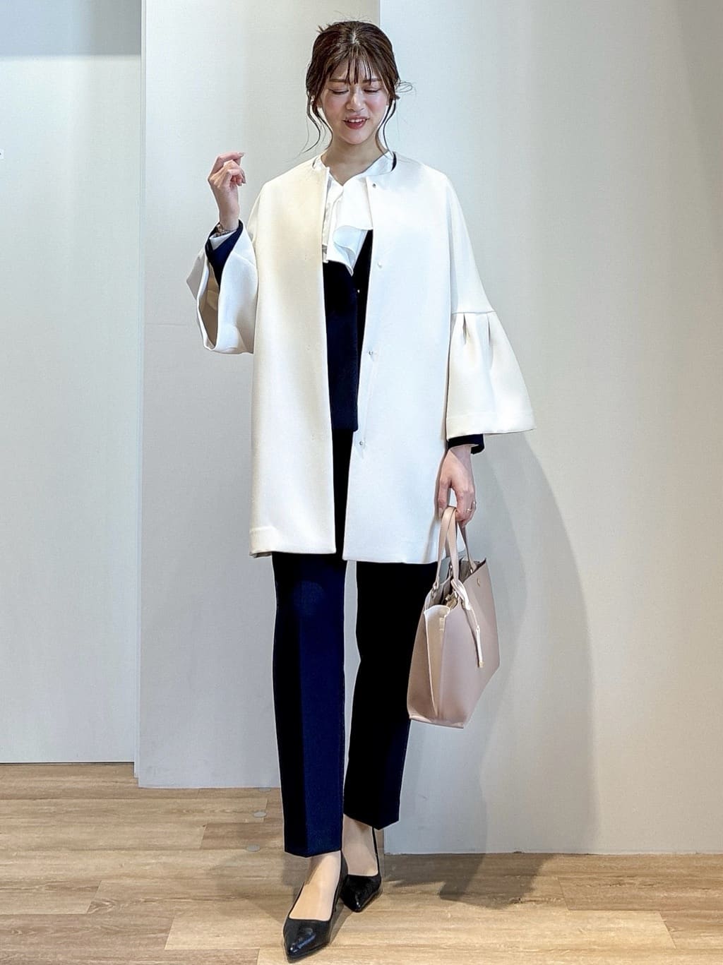 もんちゃんさんの「OPAQUE.CLIP｜フレアスリーブミドルコート【洗濯機OK】」を使ったコーディネート