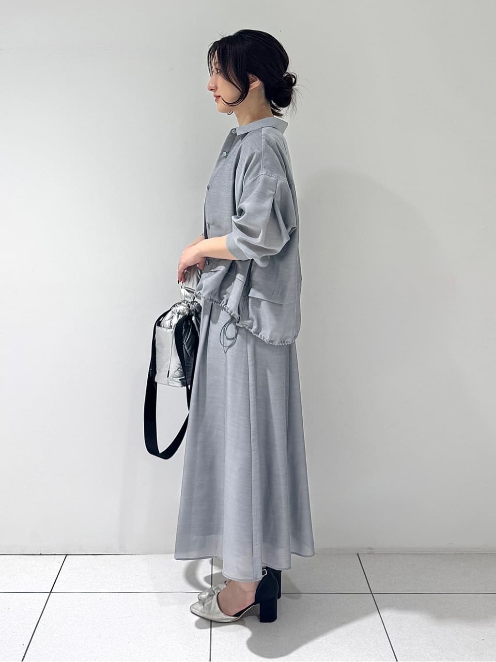 そんさんの「INDIVI｜【接触冷感／洗える／2WAY】ドロスト付 シアーシャンブレーシャツ」を使ったコーディネート