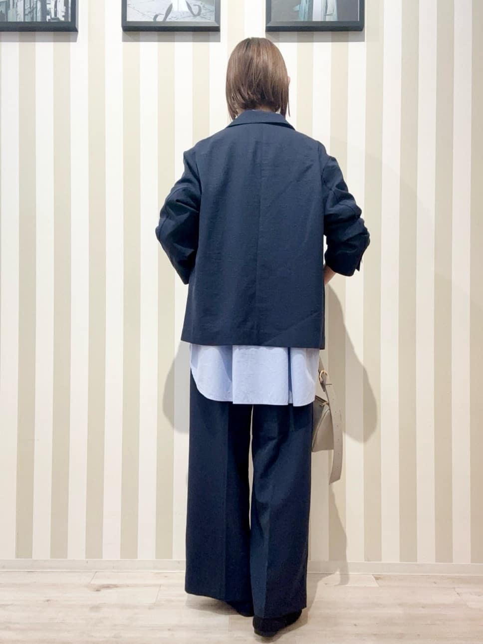 まつこさんの「SHOO･LA･RUE｜【体型カバー】バックギャザーで魅せる オーバーサイズシャツ」を使ったコーディネート