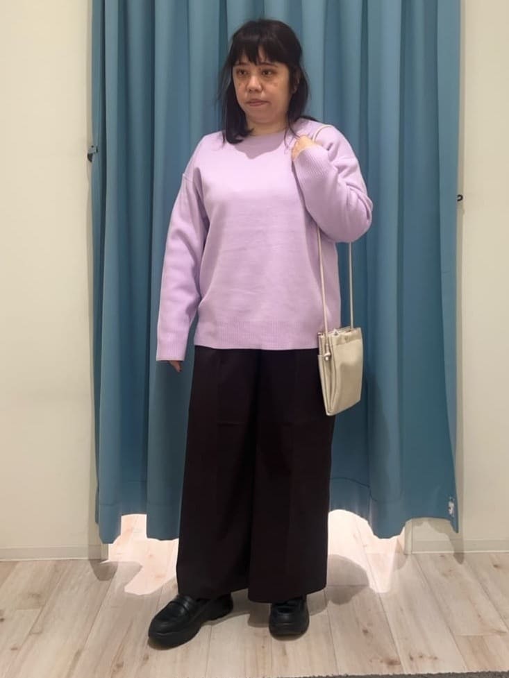 くーさんの「SHOO･LA･RUE｜【洗濯機可/セットアップ可】さりげないラメ使いで差をつける クルーネックニット」を使ったコーディネート