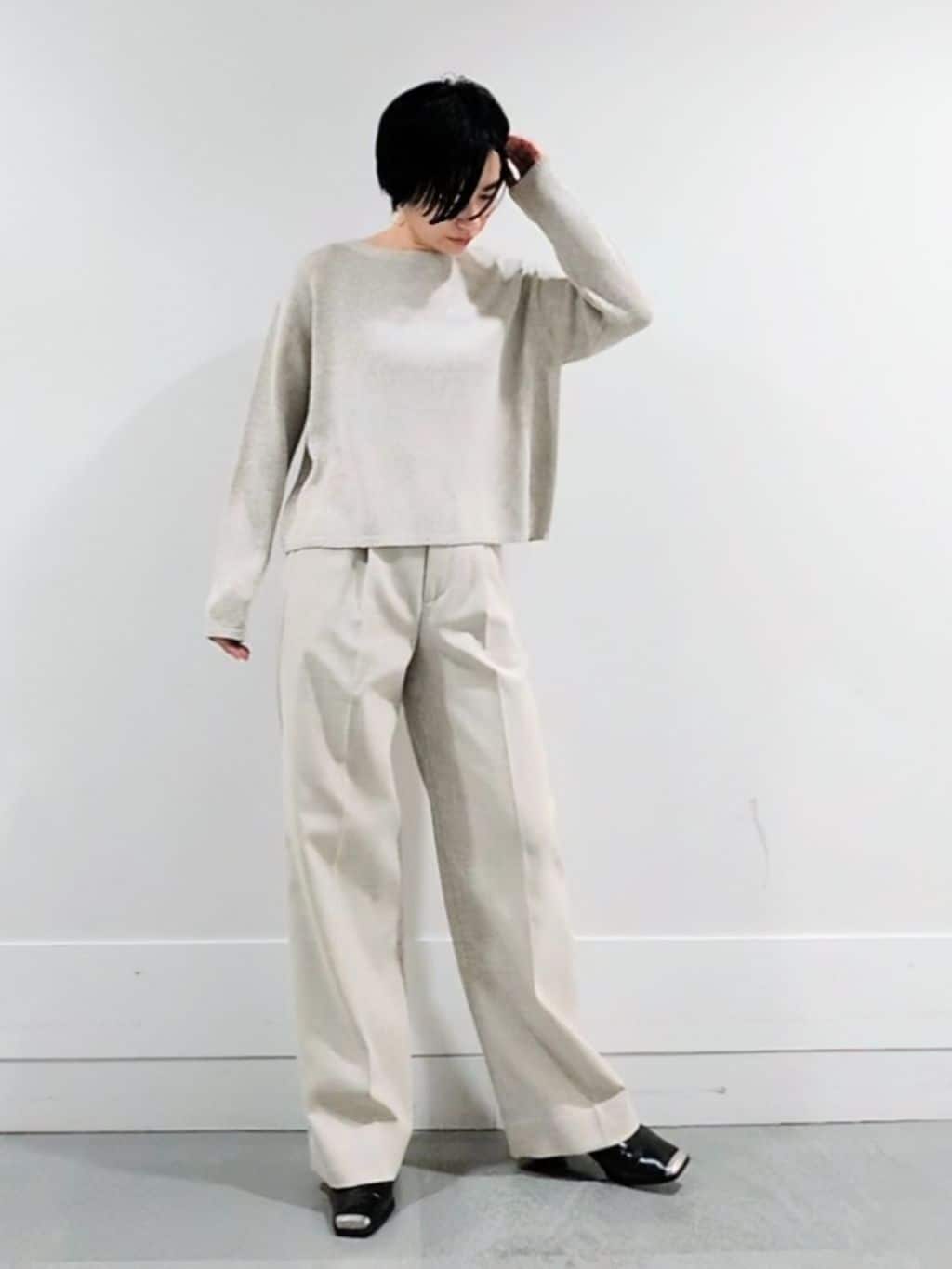 ミズタさんの「UNTITLED｜【洗える/後ろウエストゴム】シャンブレーワイドパンツ」を使ったコーディネート