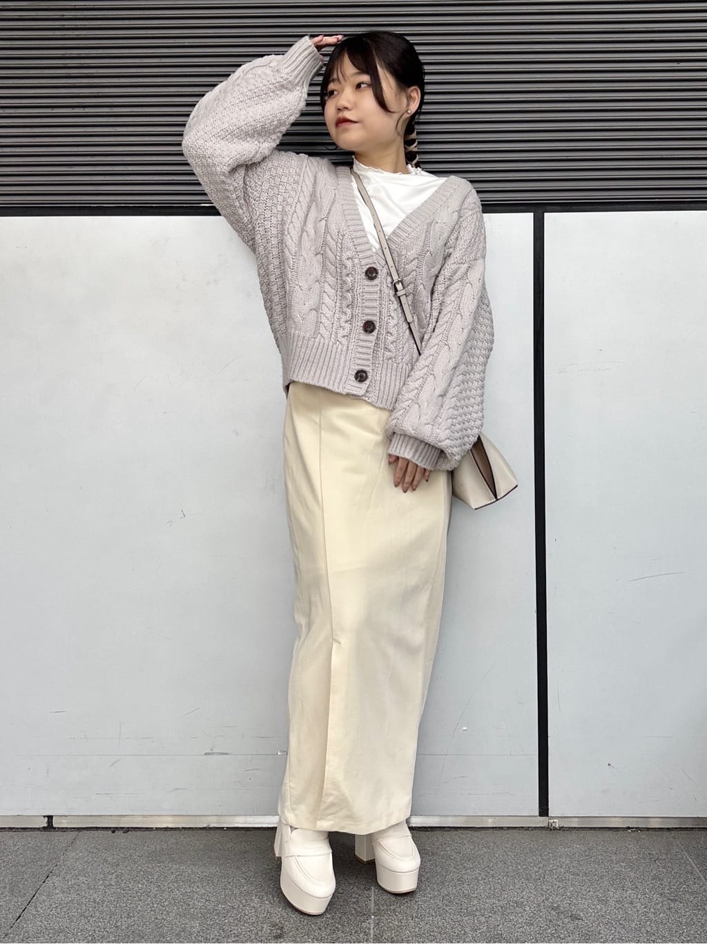 まっきーさんの「ESPERANZA｜【ラク盛り/ローファー】リピーター続出／脚長美脚 厚底ローファー」を使ったコーディネート