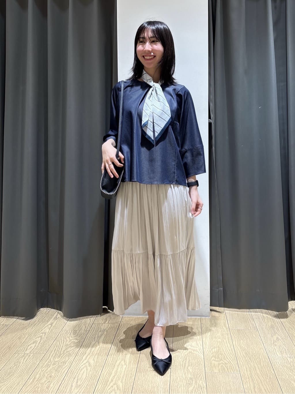 Yoshimiさんの「INDIVI｜【洗える／UVケア／SETUP可能】デニムライク ランタン袖ブラウス」を使ったコーディネート