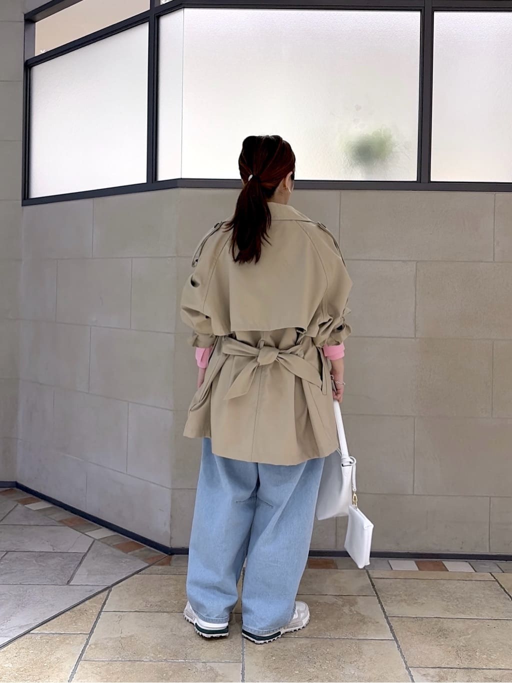 よねさんの「INDIVI｜【撥水】ボンディングショートトレンチ」を使ったコーディネート