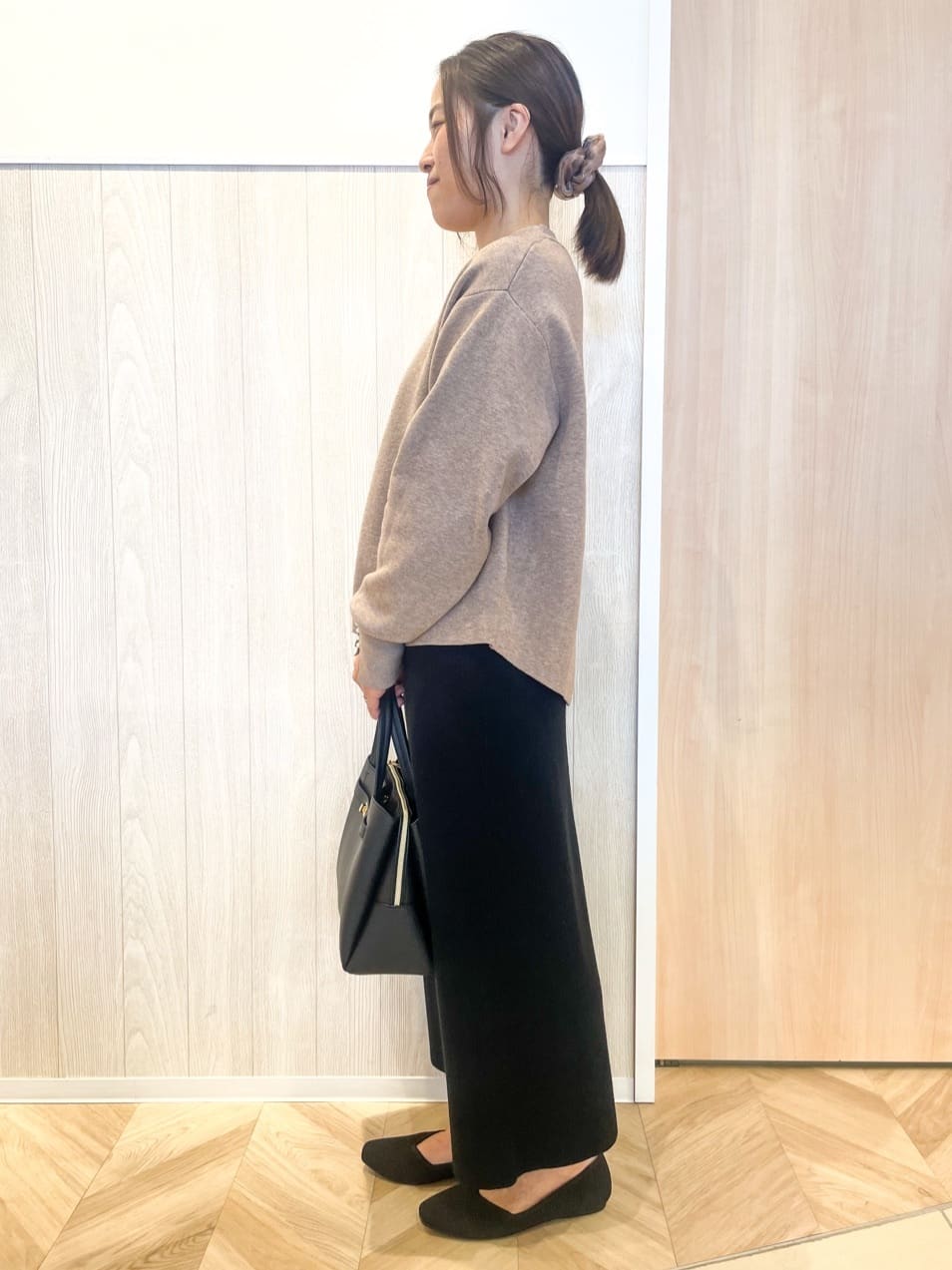 tomoさんの「SHOO･LA･RUE｜【洗濯機可/セットアップ可/毛玉になりにくい】心地よく穿ける ニットナロースカート」を使ったコーディネート