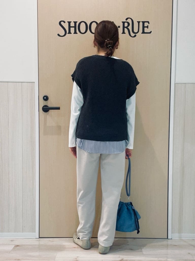 funafunaさんの「SHOO･LA･RUE｜【S-LL/洗濯機可】気軽にレイヤード 前開きざっくりニットベスト」を使ったコーディネート