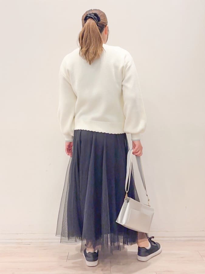 naoさんの「SHOO･LA･RUE｜【洗濯機可/S-LL】裾スカラップが差がつく コード刺繍ロゴニット」を使ったコーディネート