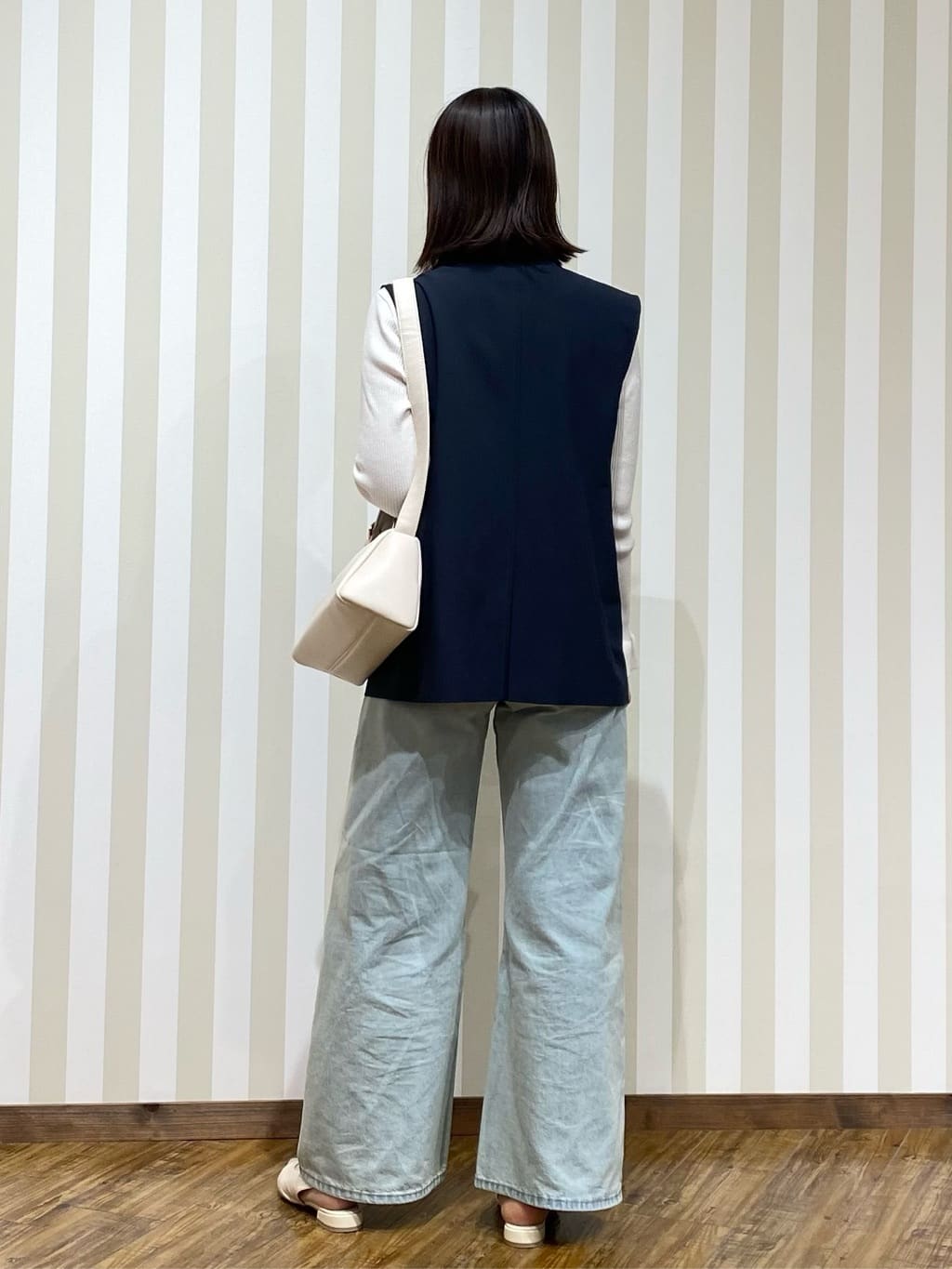 SAOさんの「SHOO･LA･RUE｜【セットアップ可/S-LL/洗濯機可】サッと羽織ってこなれ見え ダブルブレストジレ」を使ったコーディネート