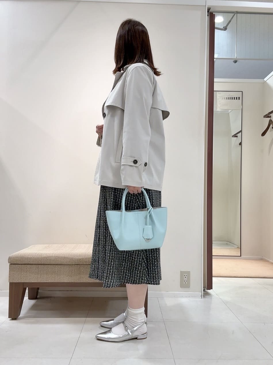YUIさんの「UNTITLED｜【定番人気/はっ水/洗える】タスランショートトレンチコート」を使ったコーディネート
