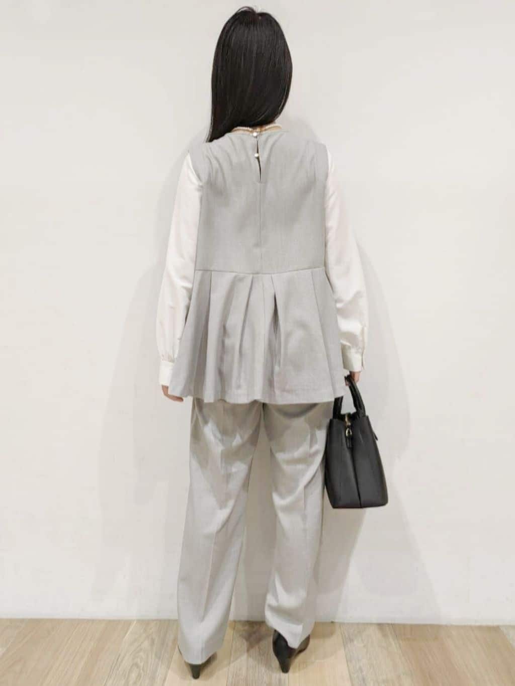 にこさんの「grove｜【マシンウォッシュ/防シワ/S-3L】着回しできるカセット服テーパードパンツ」を使ったコーディネート
