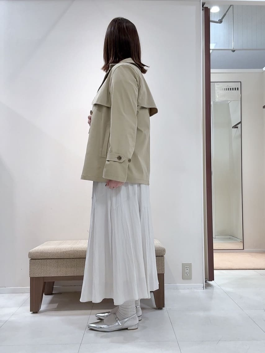 YUIさんの「UNTITLED｜【定番人気/はっ水/洗える】タスランショートトレンチコート」を使ったコーディネート