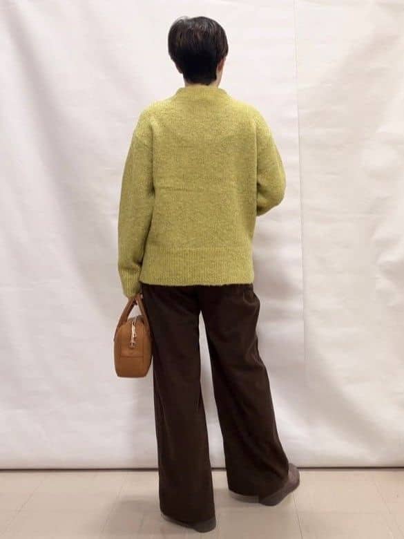 なっちゃんさんの「SHOO･LA･RUE｜【S-LL】大人っぽく穿ける 股上深め コーデュロイカーブパンツ」を使ったコーディネート