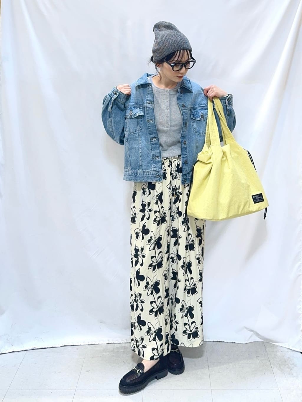 𝐇𝐢𝐫𝐨𝐦𝐢さんの「SHOO･LA･RUE｜【SHOO・LA・RUE DENIM】羽織るだけでこなれる　オーバーサイズデニムジャケット」を使ったコーディネート