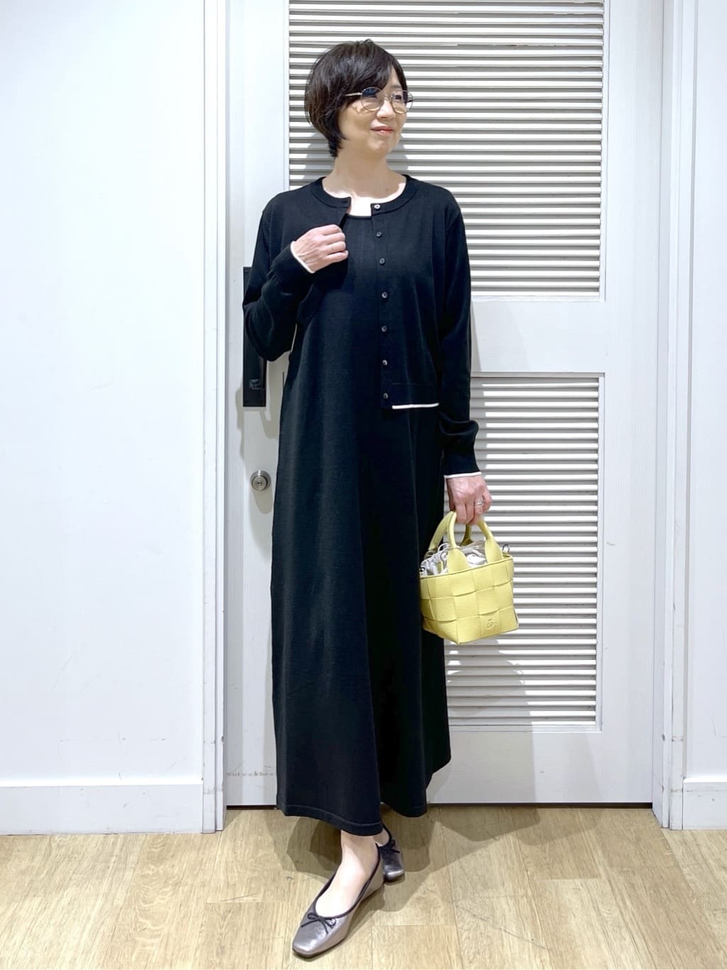 Miyazakiさんの「Dessin｜【2点セット・洗える】ニットカーディガン&times;ノースリーブワンピース」を使ったコーディネート