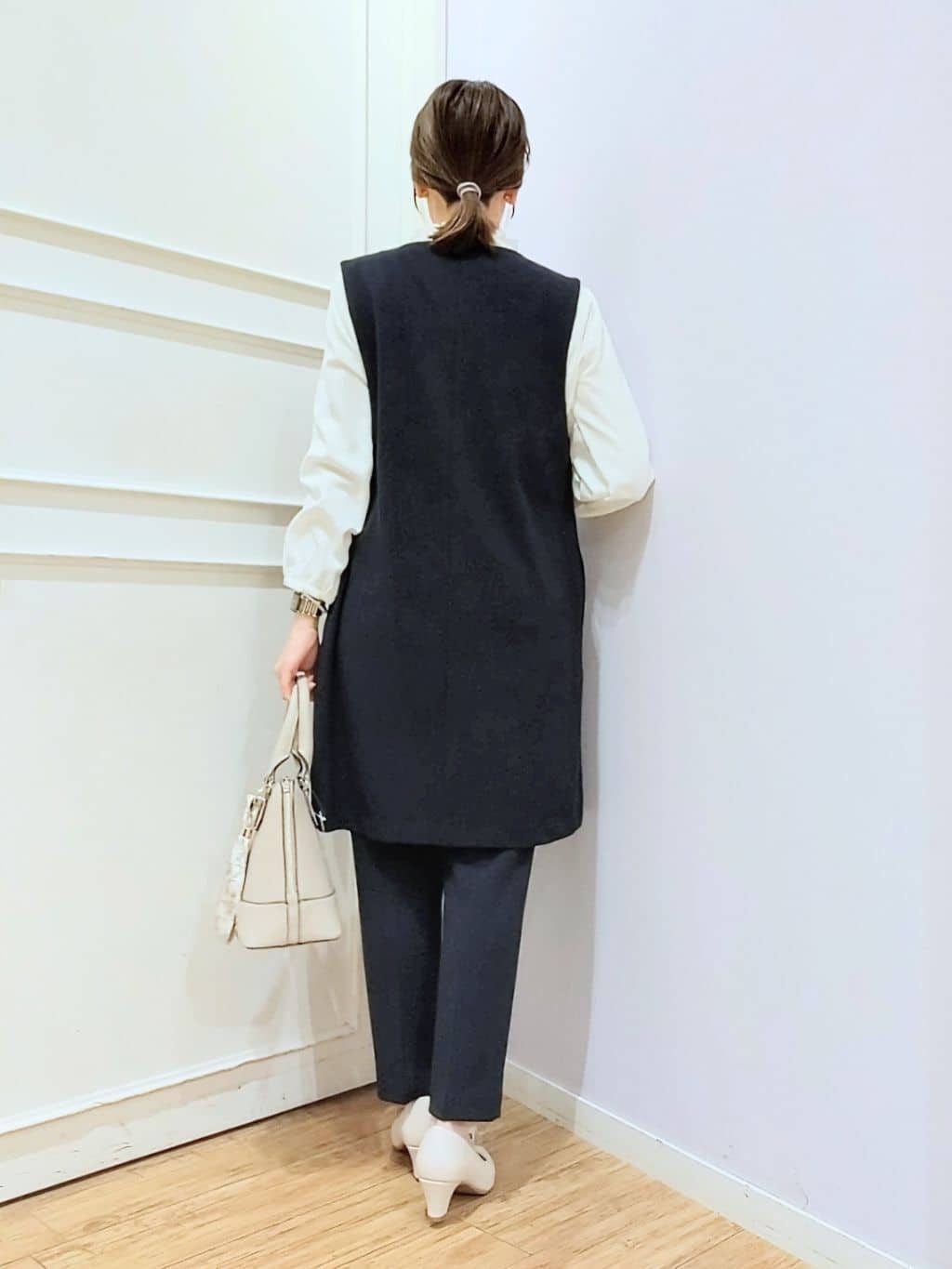 miomioさんの「SHOO･LA･RUE｜【洗濯機可/セットアップ可/S-3L】きちんと楽に。カットジョーゼット ロングジレ」を使ったコーディネート