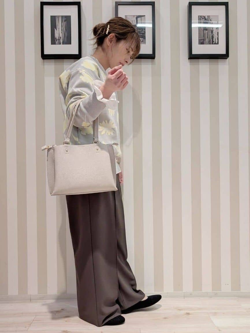 otaさんの「SHOO･LA･RUE｜【洗濯機可/S-LL】ゆるシルエット 甘すぎない　大人の花柄もちもちニット」を使ったコーディネート