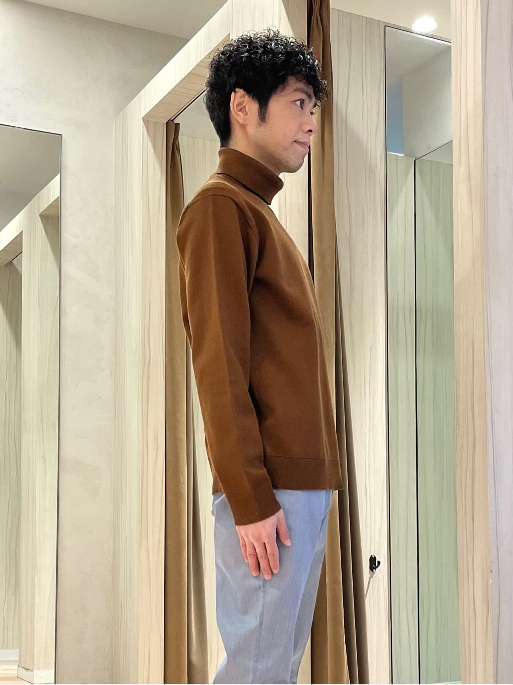 URAさんの「TAKEO KIKUCHI｜アンチピリング タートルネック ニット」を使ったコーディネート