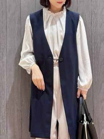 meiさんの「SHOO･LA･RUE｜【洗濯機可/セットアップ可/S-3L】きちんと楽に。カットジョーゼット ロングジレ」を使ったコーディネート