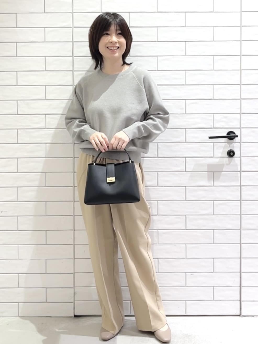 しおりさんの「OPAQUE.CLIP｜スウェットライクニット【洗濯機OK】」を使ったコーディネート