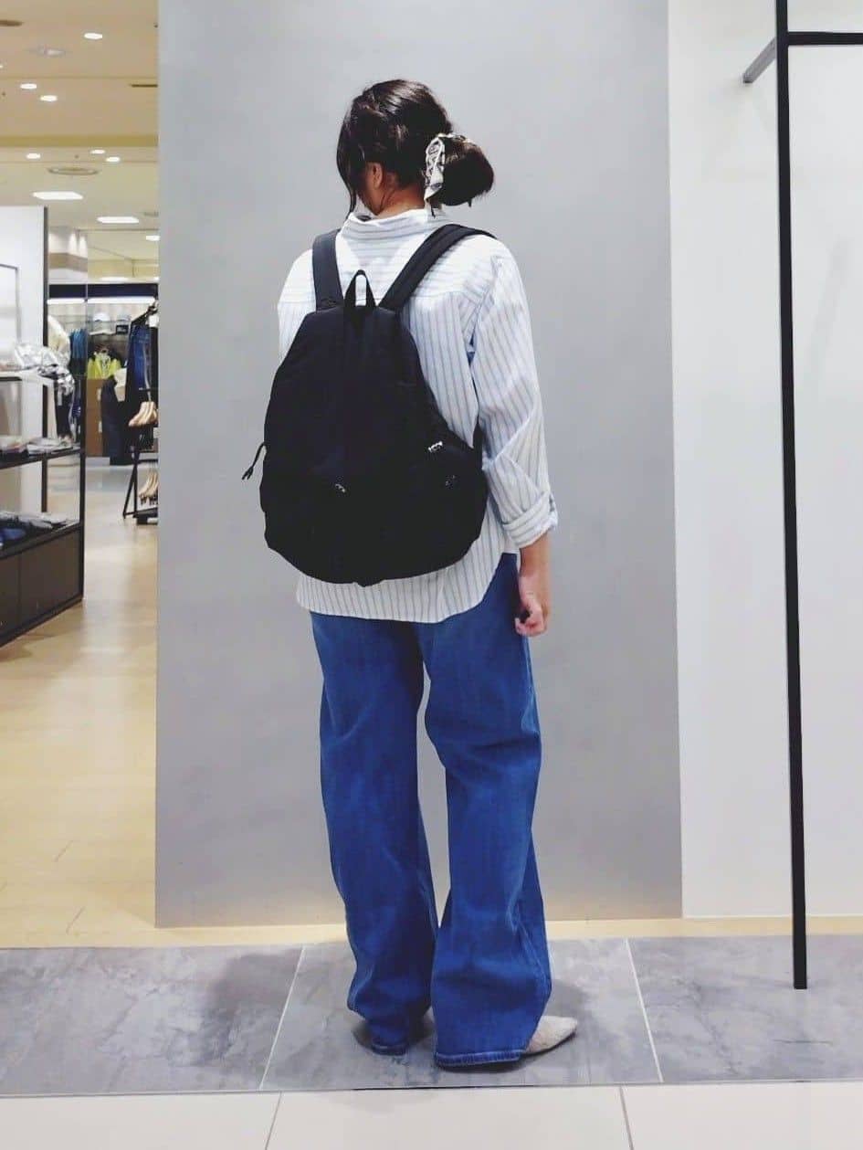 TOMOMIさんの「INDIVI｜【褒められデニム】ワイドストレート デニムパンツ」を使ったコーディネート