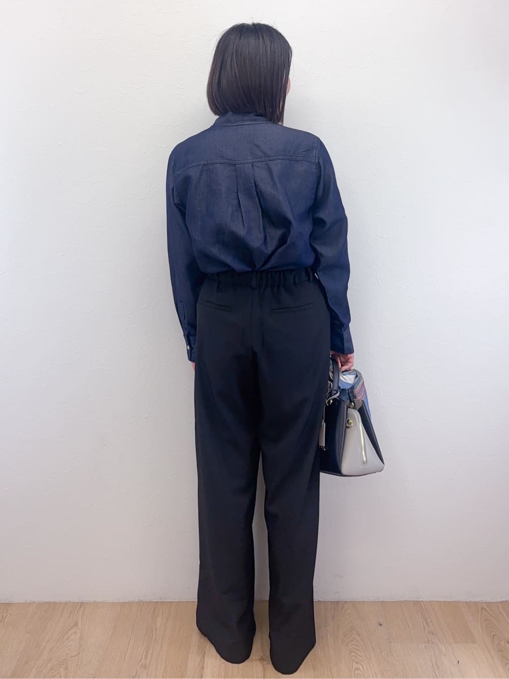Takeさんの「OPAQUE.CLIP｜セルロース混デニムボウタイブラウス【洗濯機OK】」を使ったコーディネート