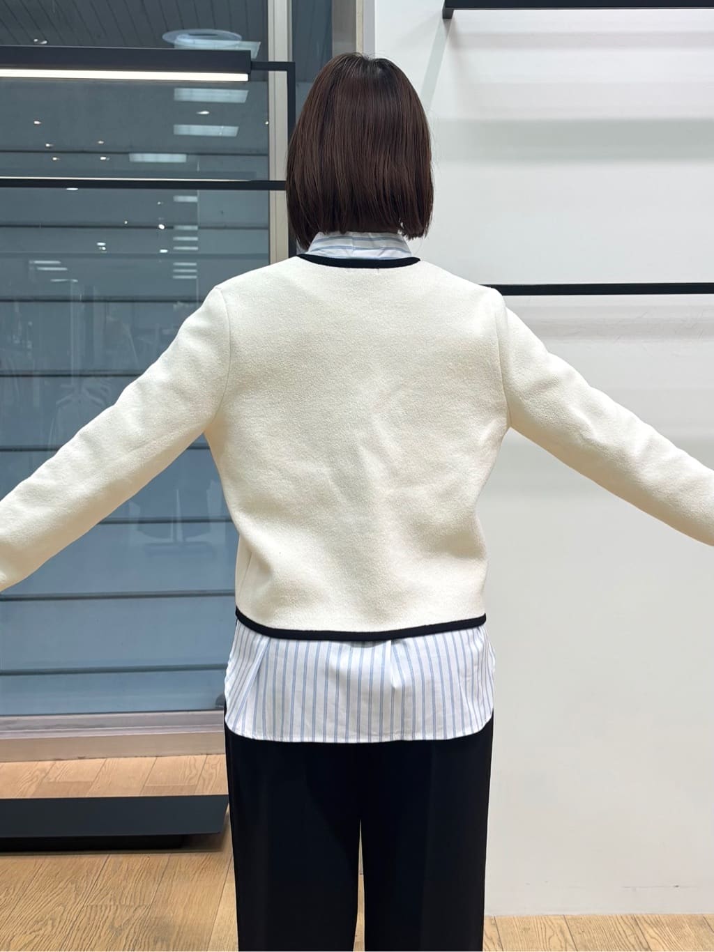 asamiさんの「INDIVI｜【2WAY／洗える】ラメストライプ コットン混シャツ」を使ったコーディネート