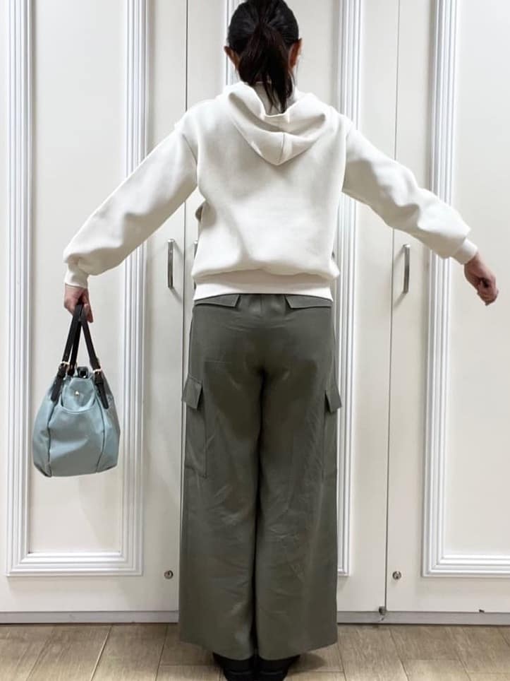 KAOさんの「Reflect｜ストレートワイドカーゴパンツ」を使ったコーディネート
