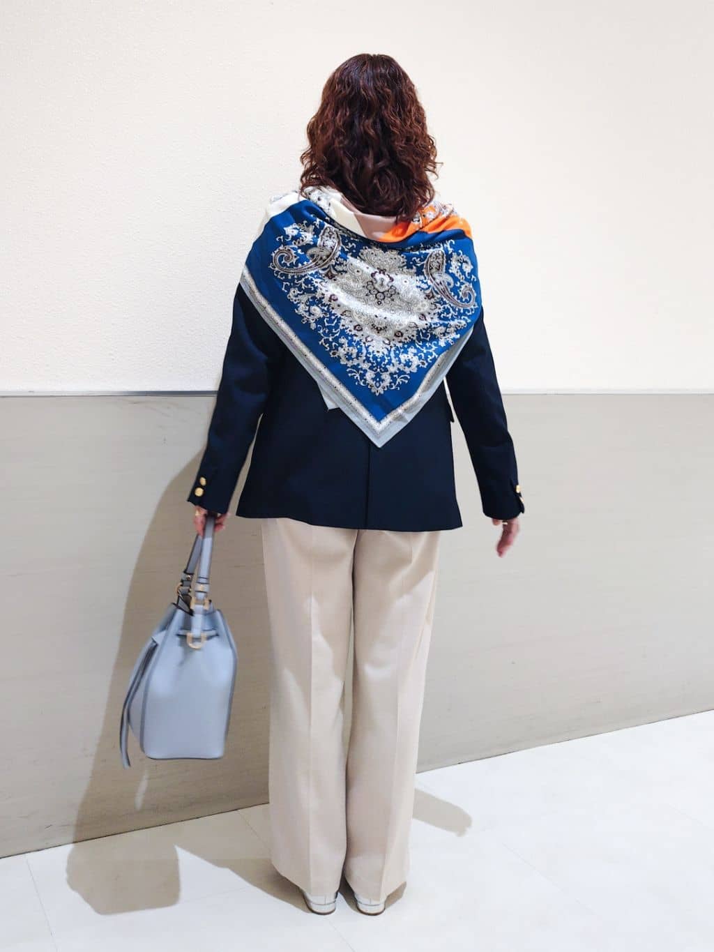 maruさんの「THE SHOP TK｜【通勤にもデイリーにも】CAVIAN 金ボタンダブルブレストジャケット」を使ったコーディネート