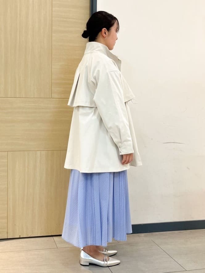 YOさんの「grove｜【撥水／シルエット2WAY】羽織るだけでサマになる、スタンドネックテントラインコート」を使ったコーディネート