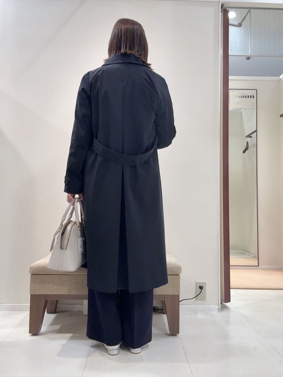 YUIさんの「UNTITLED｜【1枚で着映え/オンオフ着回し】フリルサテンブラウス」を使ったコーディネート