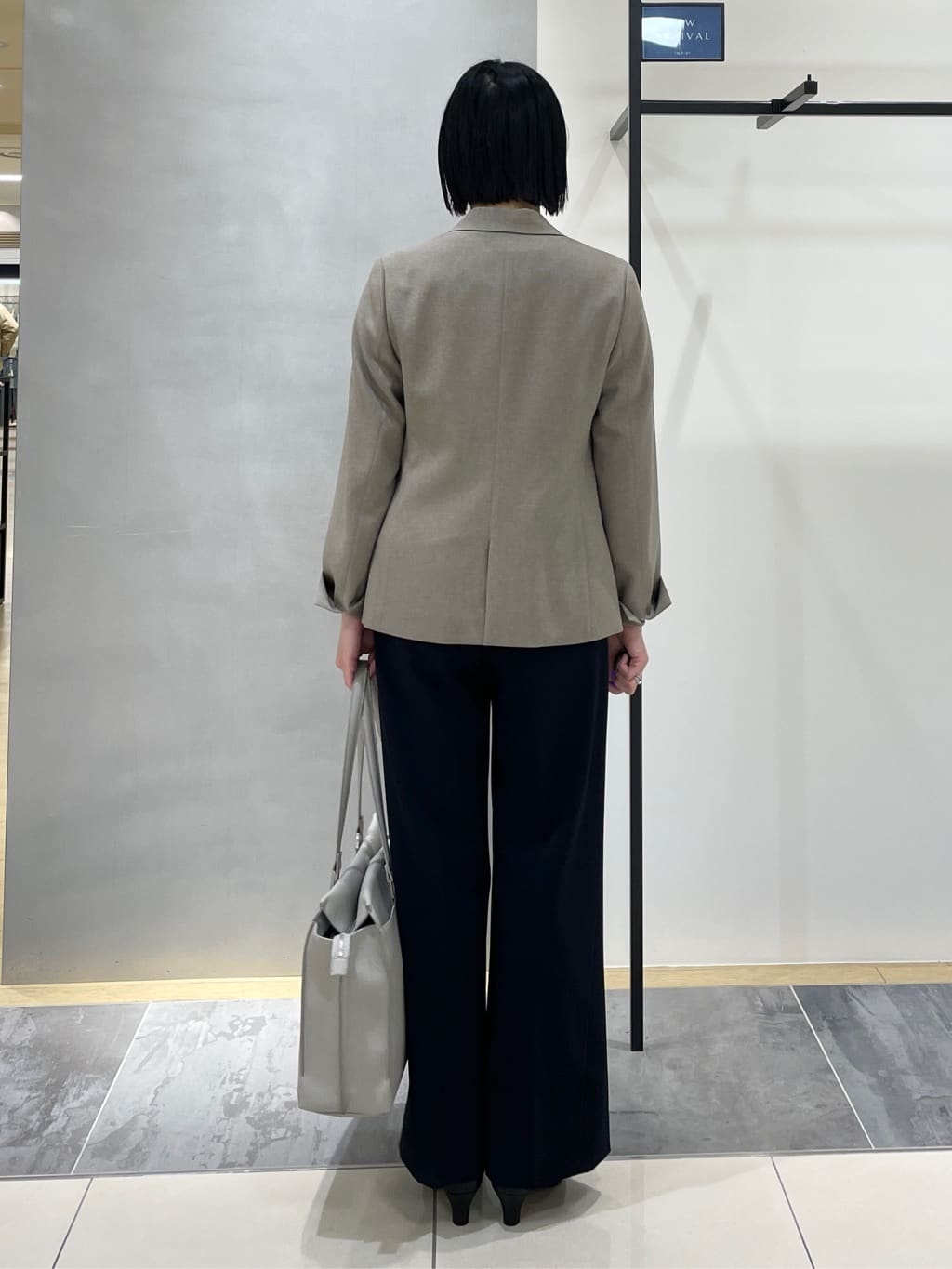 shihoさんの「INDIVI｜【洗える／透けにくい】ダイヤ柄プリントブラウス」を使ったコーディネート