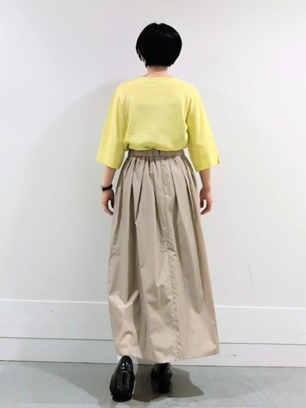 ミズタさんの「UNTITLED｜【洗える/清涼感】袖スリットニットプルオーバー」を使ったコーディネート