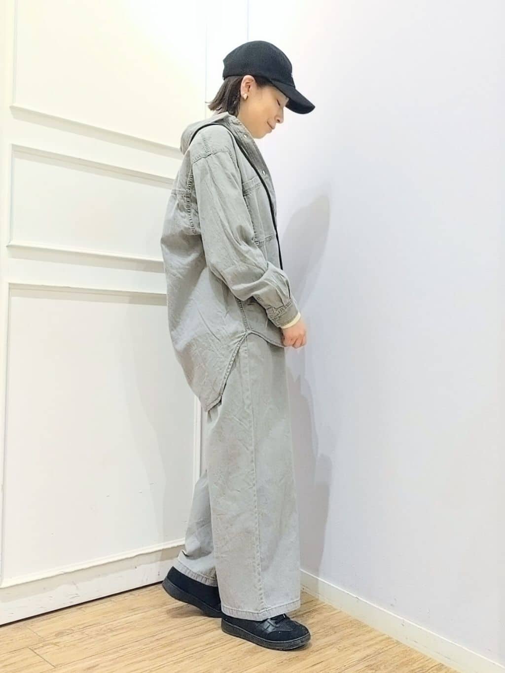 miomioさんの「SHOO･LA･RUE｜【洗濯機可/体型カバー】こなれ感をプラスする ライトオンスデニムシャツ」を使ったコーディネート