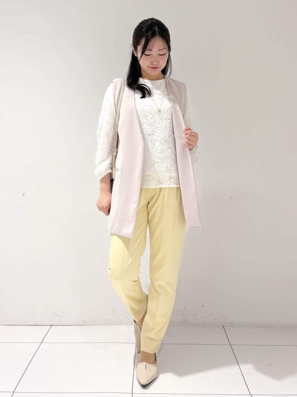momokoさんの「INDIVI｜【洗える／多機能／SETUP可】着る日傘ジレジャケット」を使ったコーディネート