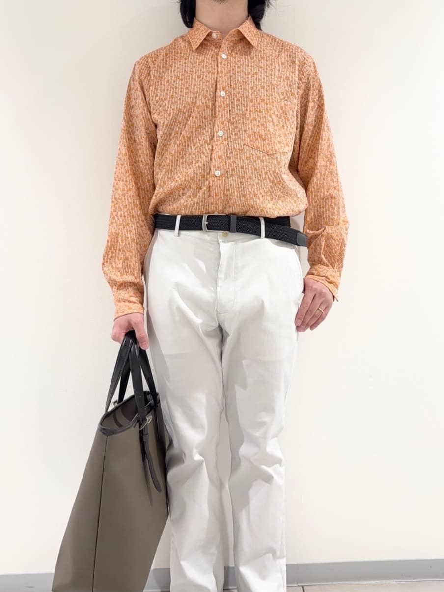 及川さんの「TAKEO KIKUCHI｜播州 ドビーストライプ フラワーシャツ」を使ったコーディネート