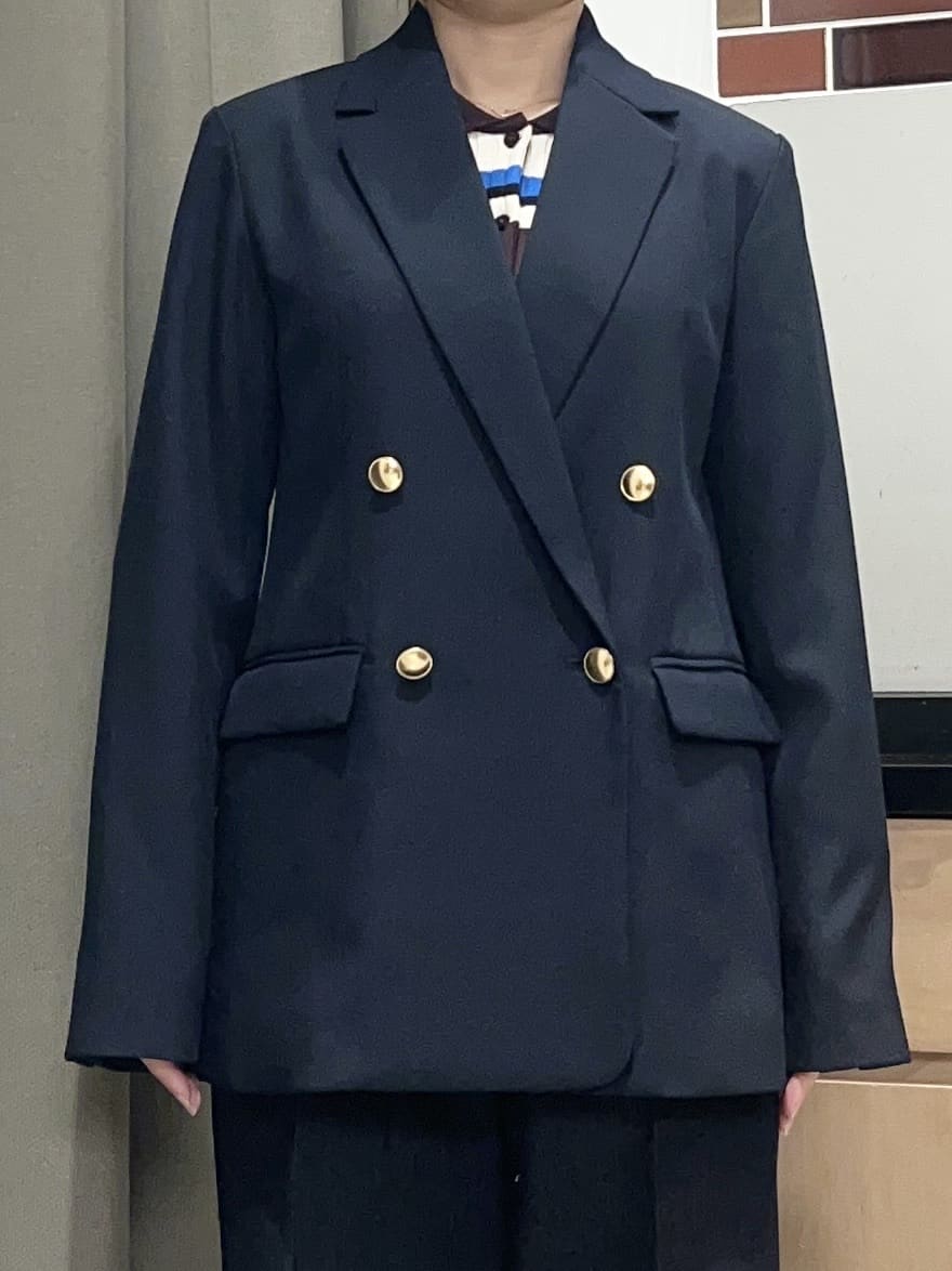 かのさんの「THE SHOP TK｜【通勤にもデイリーにも】CAVIAN 金ボタンダブルブレストジャケット」を使ったコーディネート