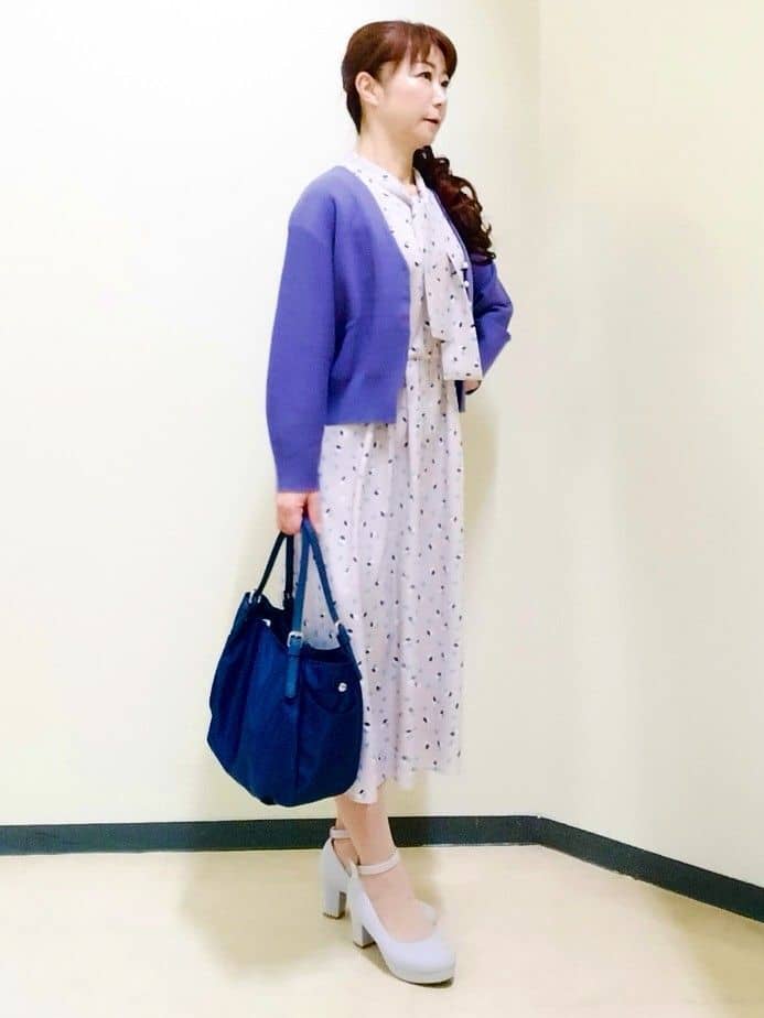 花さんの「Reflect｜【軽い羽織に◎／セットアップ可】パール調ボタン付きカーディガン」を使ったコーディネート