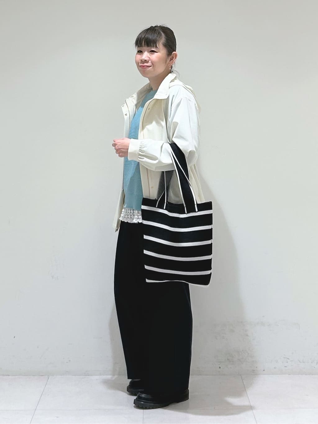 tsuyuさんの「INDIVI｜【WEB限定カラー／A4収納】柄ニットバッグ」を使ったコーディネート