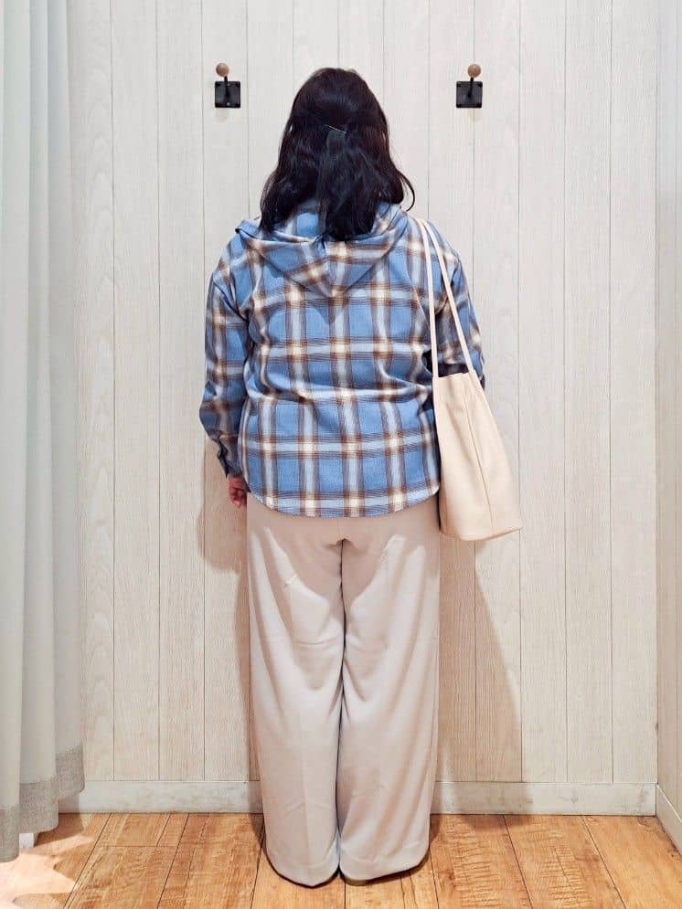 kotomiさんの「SHOO･LA･RUE｜【洗濯機可】涼しげで軽やかな チェックシャツパーカ」を使ったコーディネート