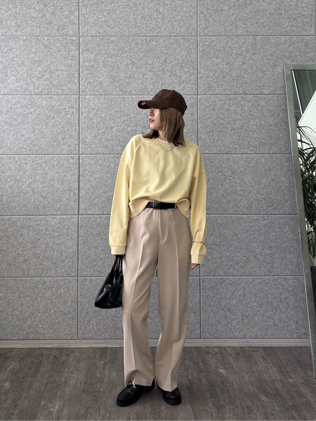 kotakiさんの「INDIVI｜Timeless｜ストレートフレアパンツ」を使ったコーディネート