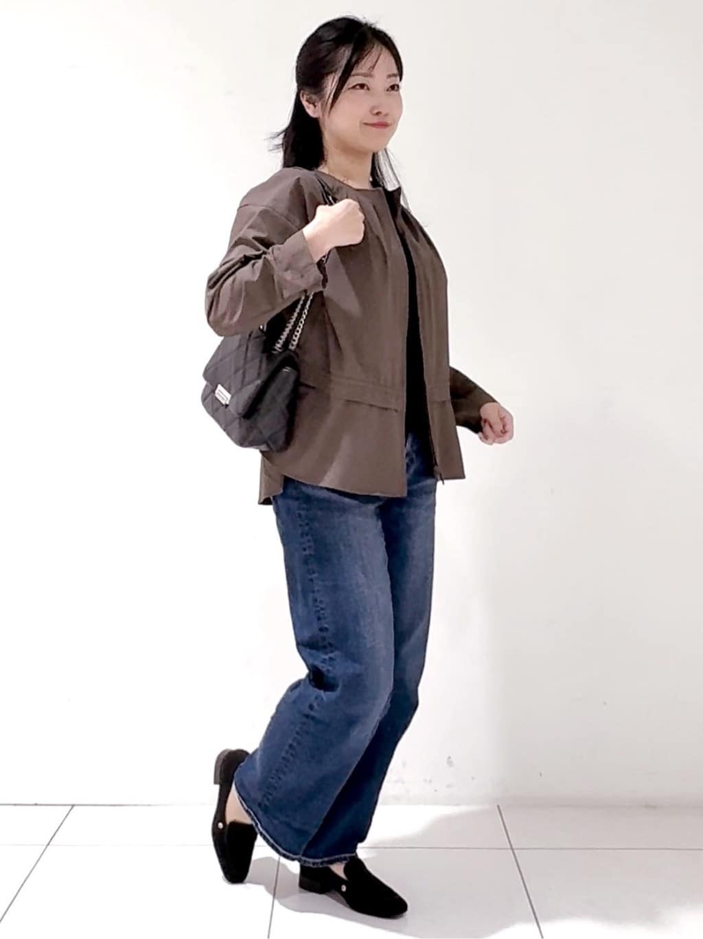 momokoさんの「INDIVI｜フェザーモールニットベスト」を使ったコーディネート
