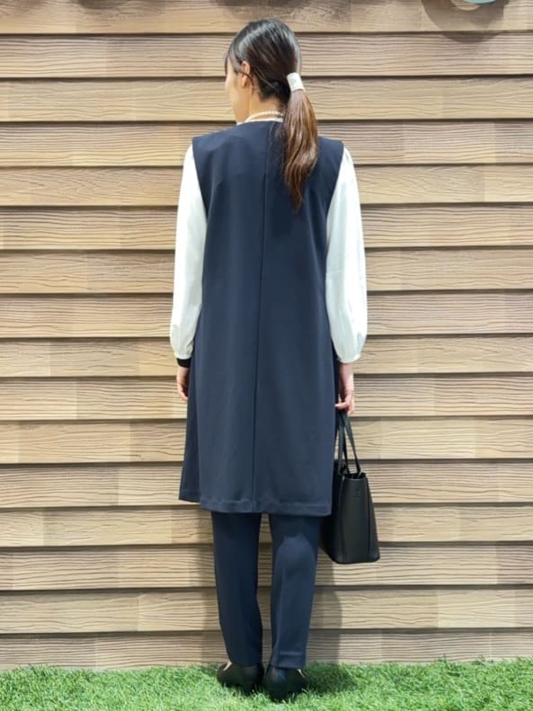 himiさんの「SHOO･LA･RUE｜【洗濯機可/セットアップ可/S-3L】きちんと楽に。カットジョーゼット ロングジレ」を使ったコーディネート
