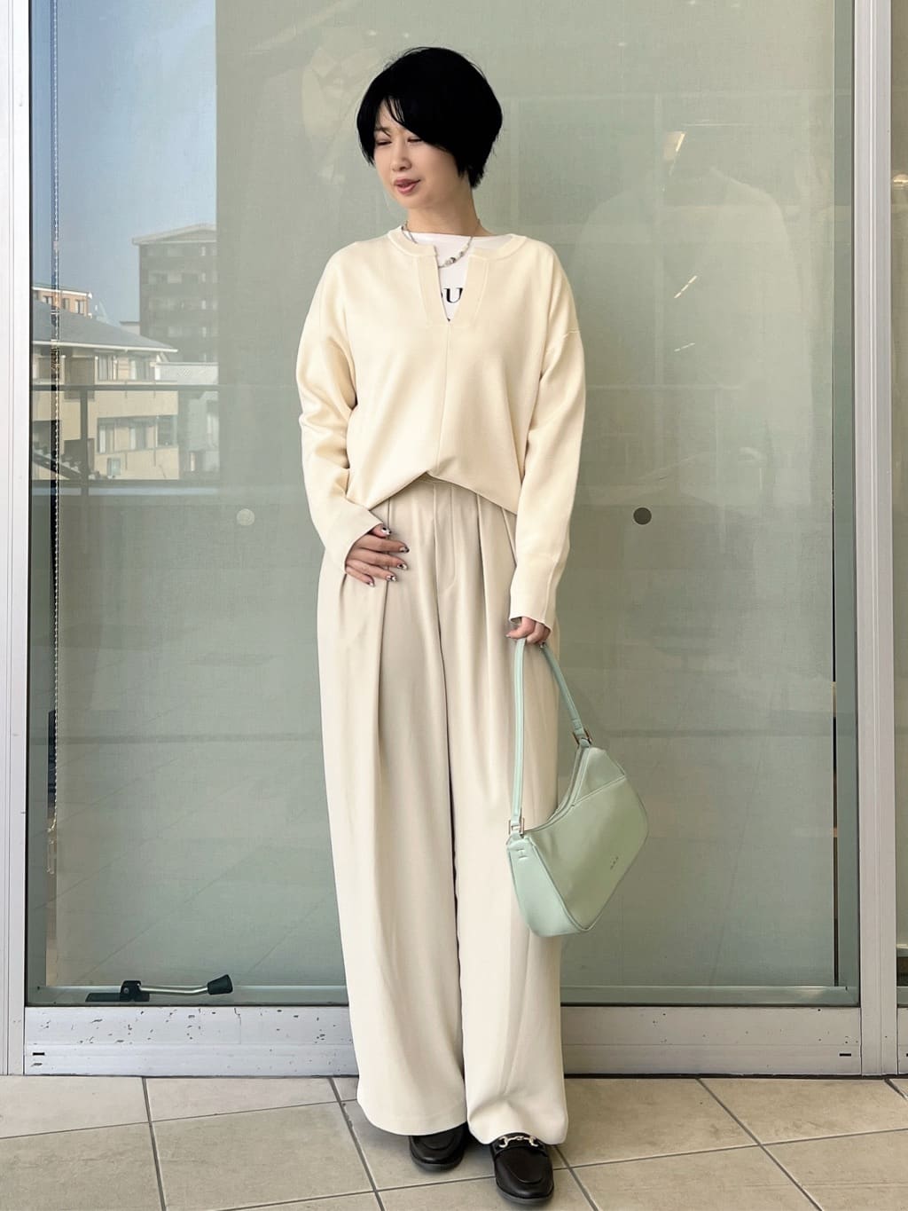 yo-koさんの「OPAQUE.CLIP｜キーネックデザインニット【洗濯機OK】」を使ったコーディネート