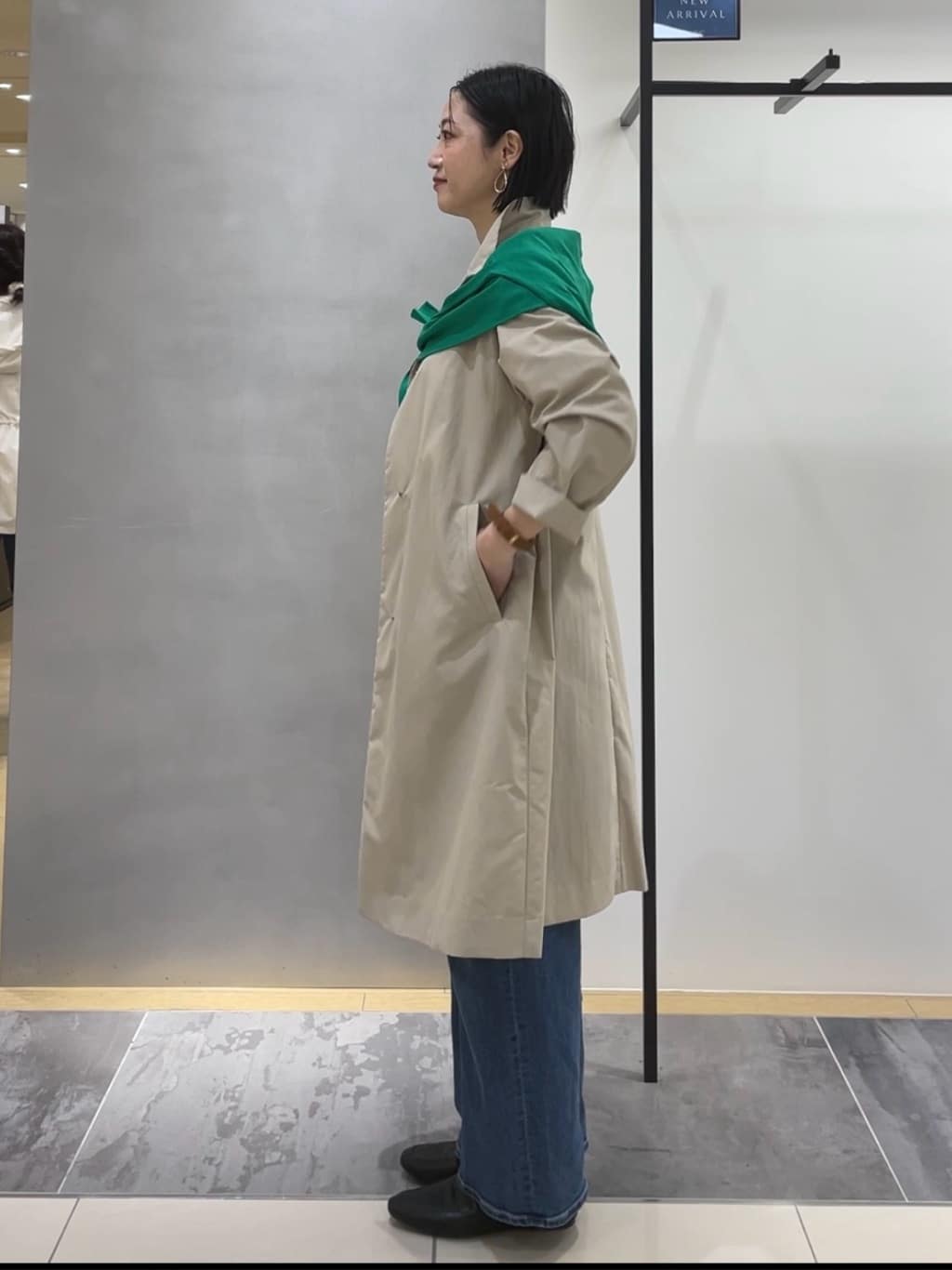 shihoさんの「INDIVI｜【撥水／軽量】ミニマル スタンドカラーコート」を使ったコーディネート