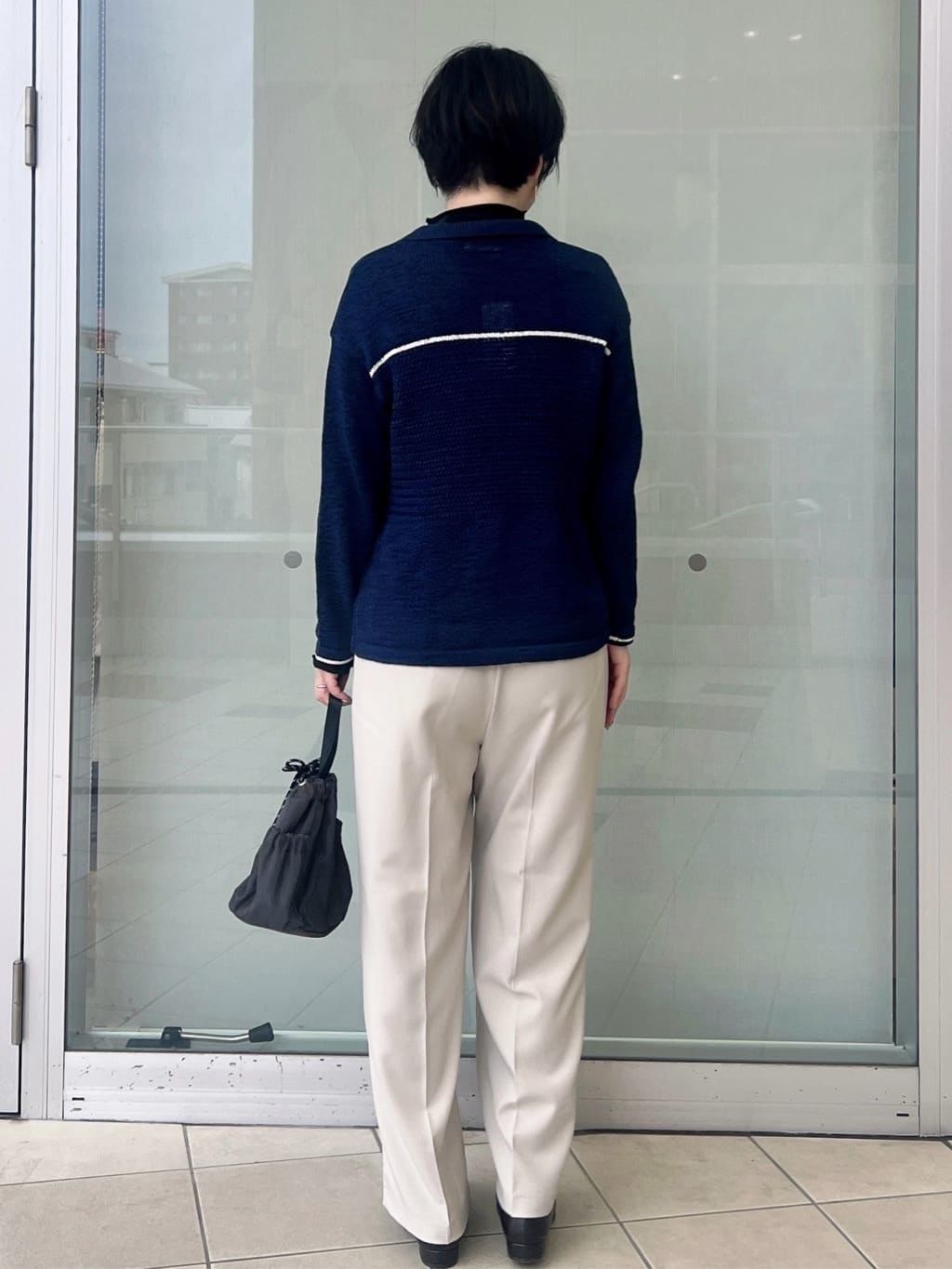 yo-koさんの「OPAQUE.CLIP｜テープヤーンキーネックニット【洗濯機OK】」を使ったコーディネート