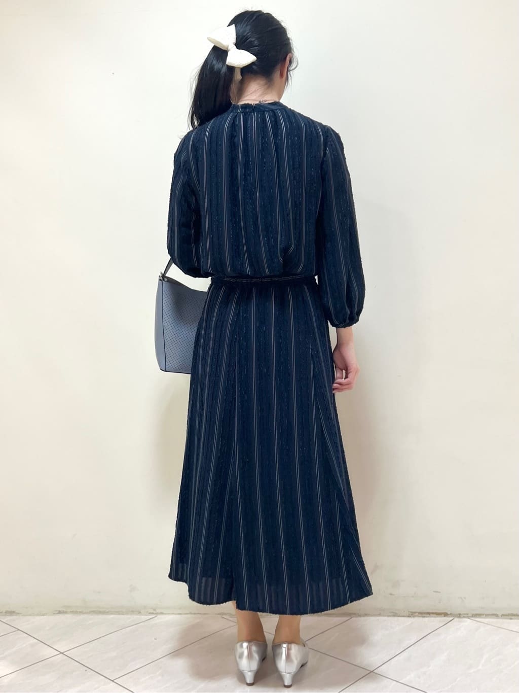 yanaさんの「Reflect｜【セットアップ可】ストライプ柄ジャカードブラウス」を使ったコーディネート