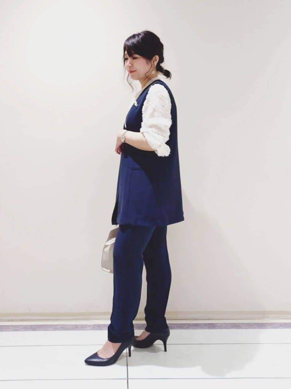TOMOMIさんの「INDIVI｜【洗える／多機能／SETUP可】着る日傘ジレジャケット」を使ったコーディネート